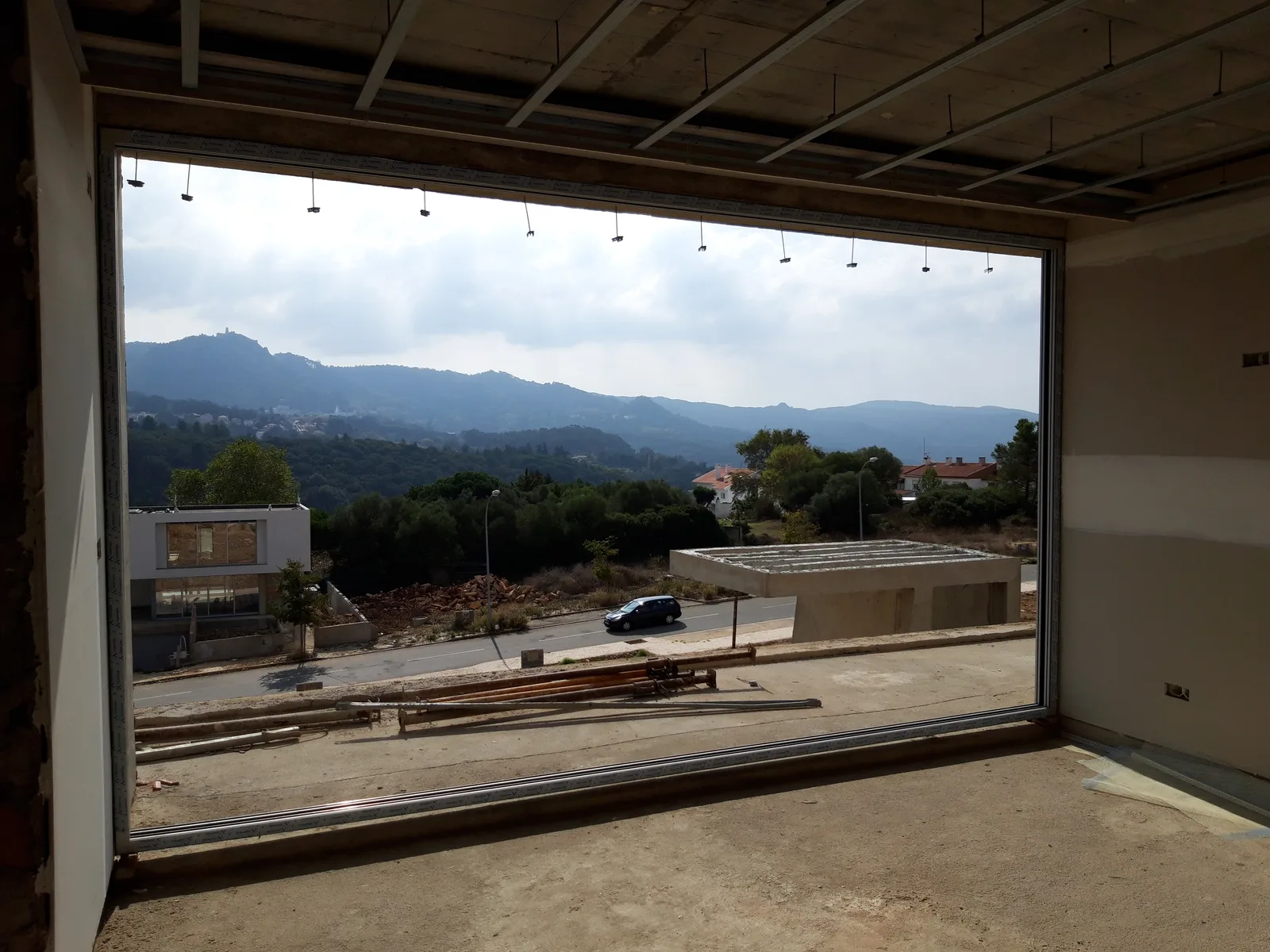 Vão panorâmico em PVC durante a instalação